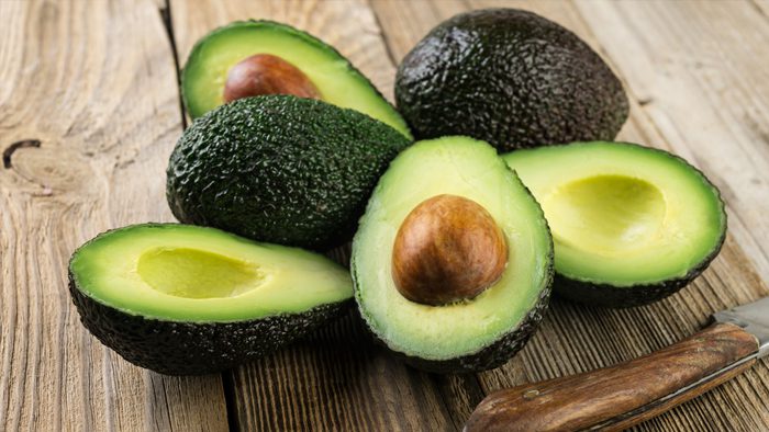 Avocado op tafel