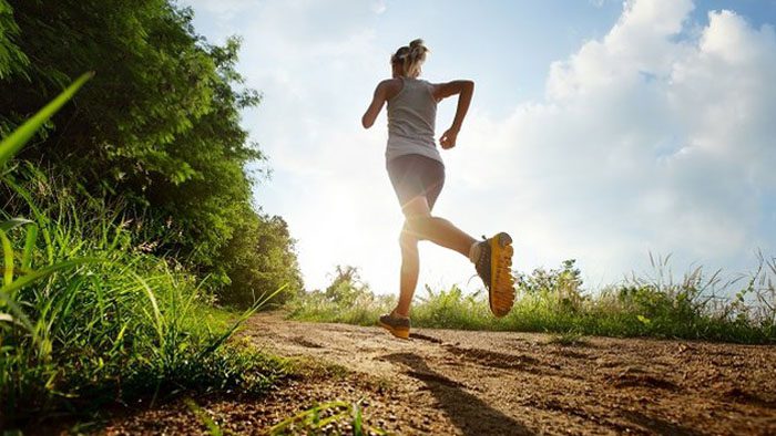 Vrouw aan het hardlopen