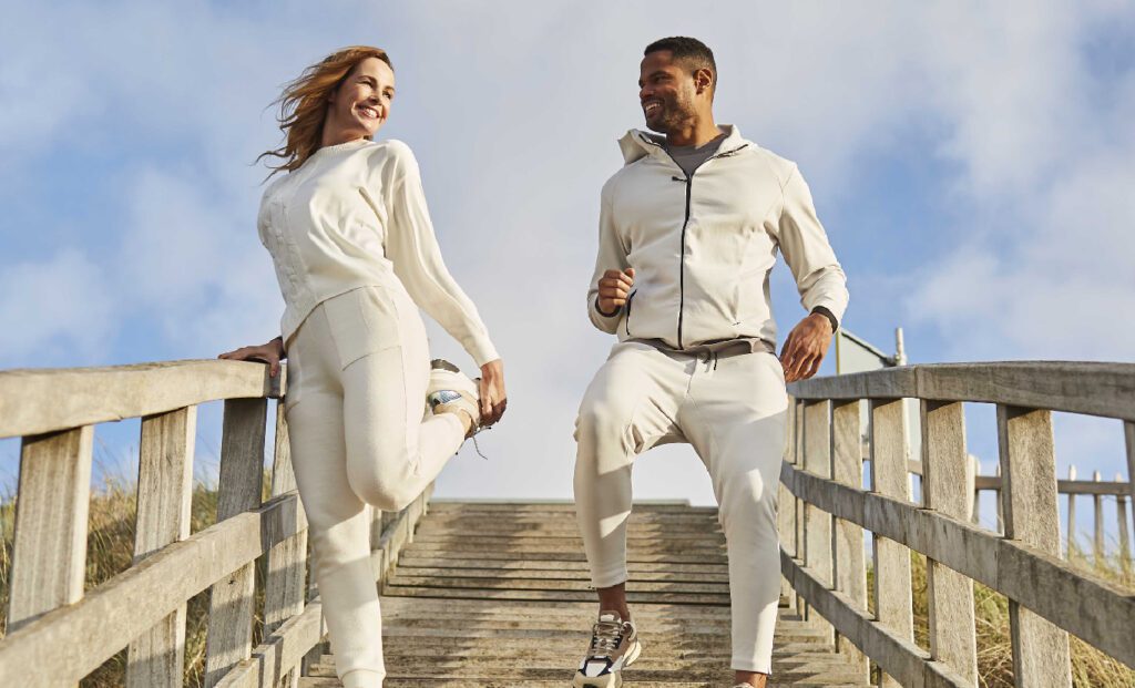Man en vrouw aan het sporten